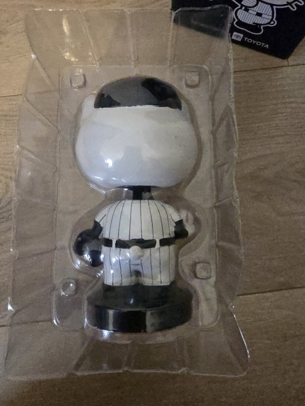 NY Yankees Hello Kitty Bobblehead - Picture 5 of 12